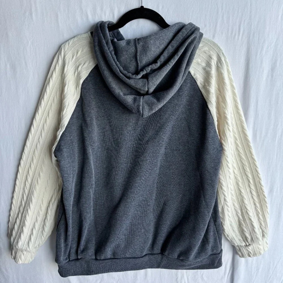 Cozy Two-Tone Knit Hoodie With Cable-Knit Sleeves And Pocket Detail - Picture 5 of 7